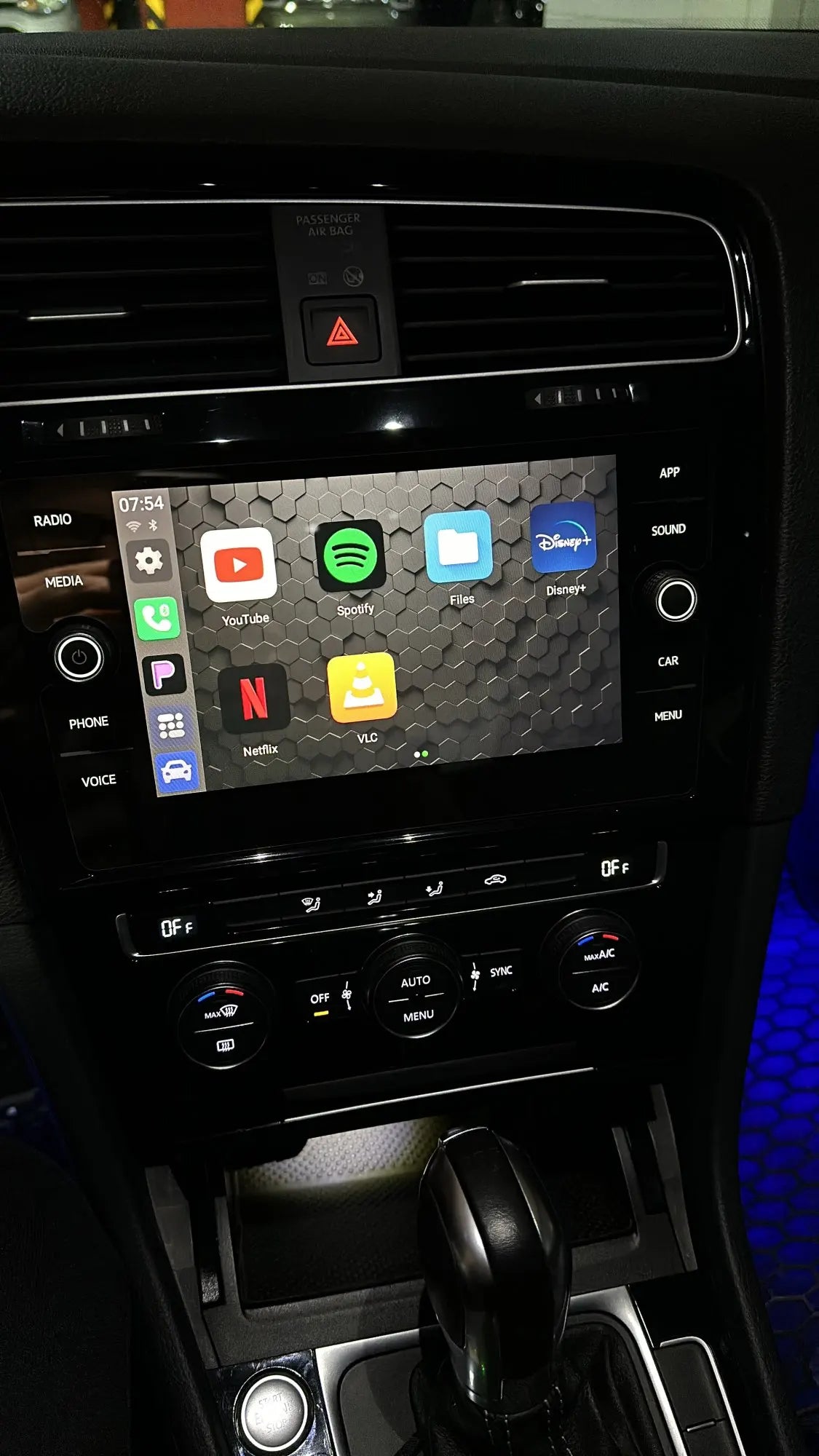 YouTube och Netflix AI-box för SEAT