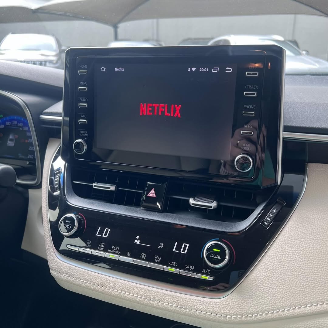 YouTube och Netflix AI-box för Toyota