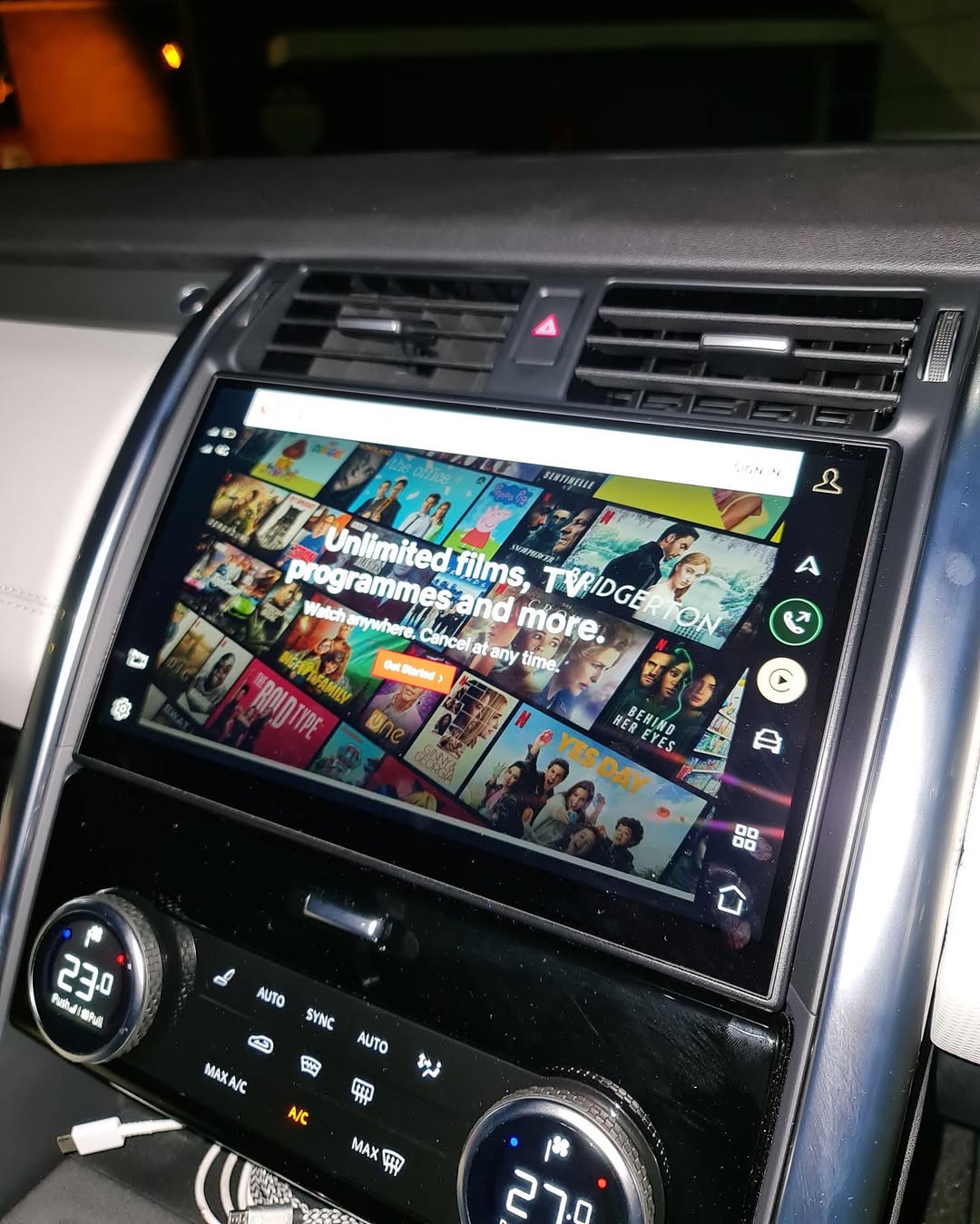 YouTube och Netflix AI-box för Dacia