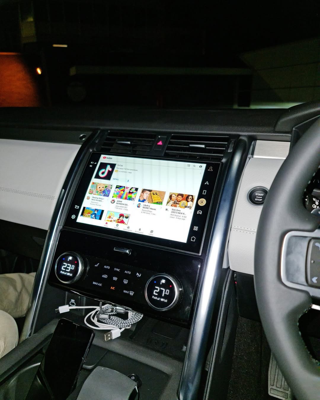 YouTube och Netflix AI-box för Dacia